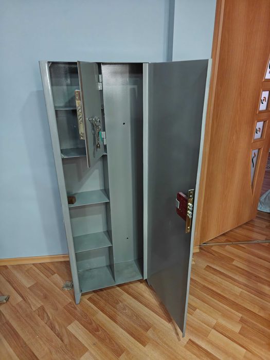 Продам сейф для хранения