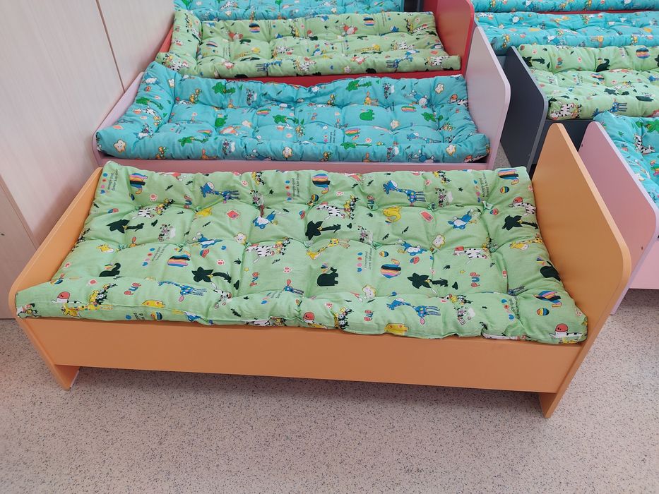 Кровать детская с матрацем