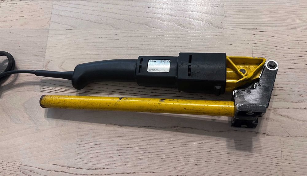 Aparat masina de taiat debitat tevi REMS Nano 844 - defecta