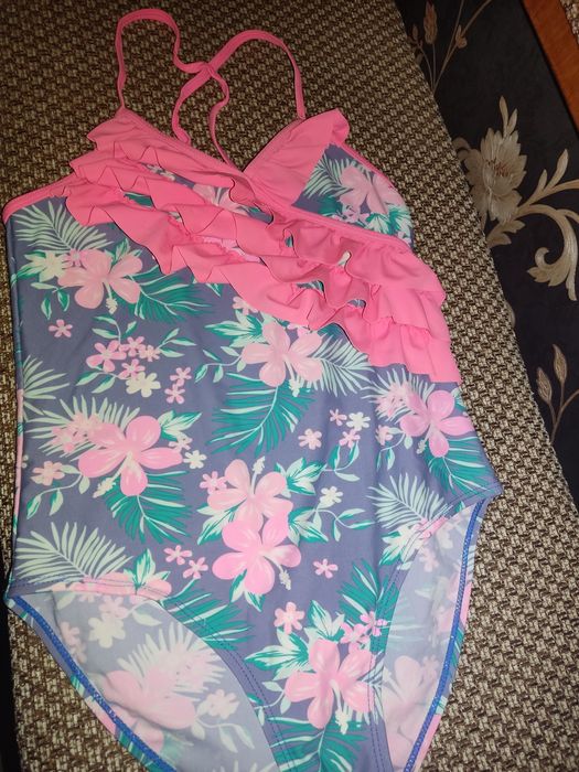 Продам два классных купальника на девочку
