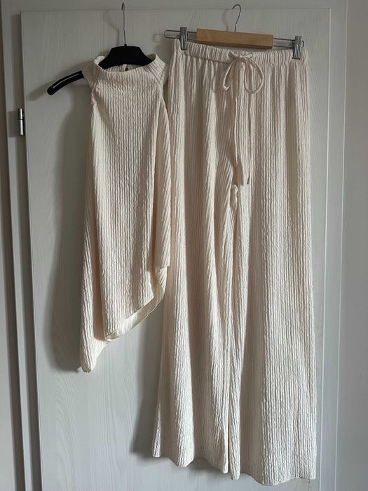 Ефирен дамски летен комплект в бежов цвят - размер S