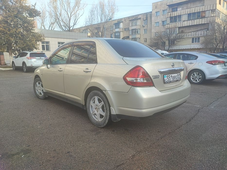 Ниссан тиида  авто