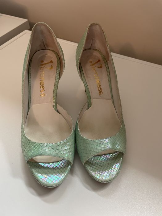 Vand sandale marimea 37