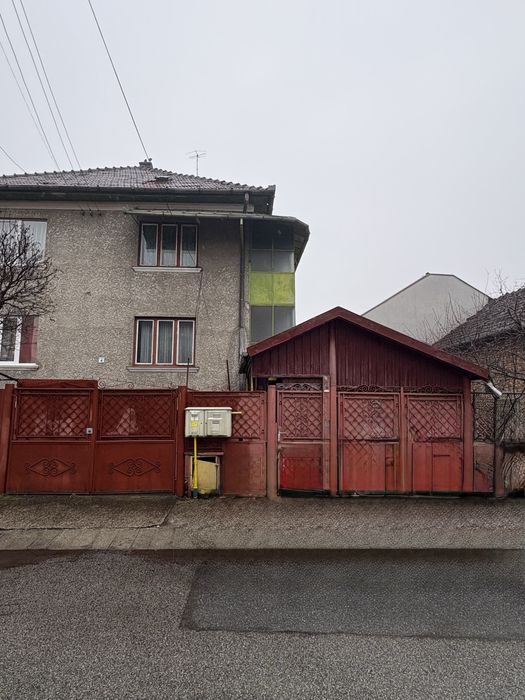 Casa in calcan , zona Iulius Mall , Intre Lacuri