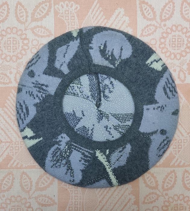 Женский берет шерстяной, большой.