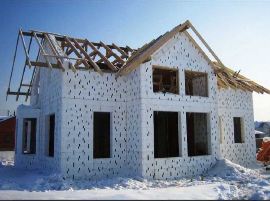 Бригада строителей