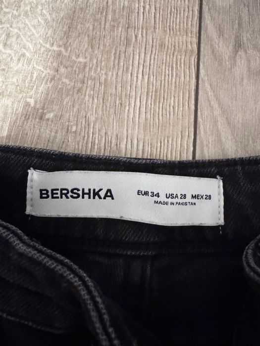 Blugi rupți Bershka, mărimea 34, condiție foarte bună