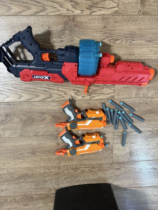 Игрушки Nerf: бластер с пистолетами