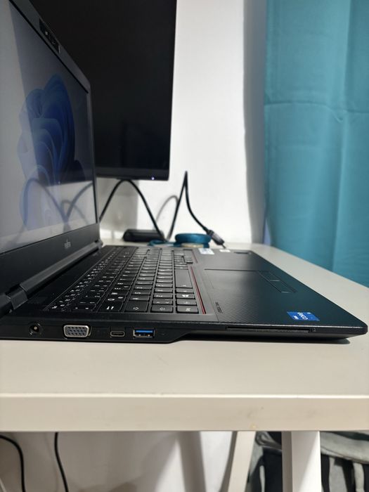 Fujitsu Siemens • i5 -11 th gen• SSD 256gb• model 2022• taste luminate