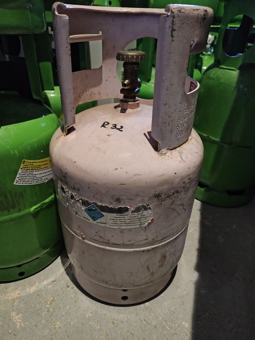 Vând butelii de freon reîncărcabile, preț 30 lei/buc.