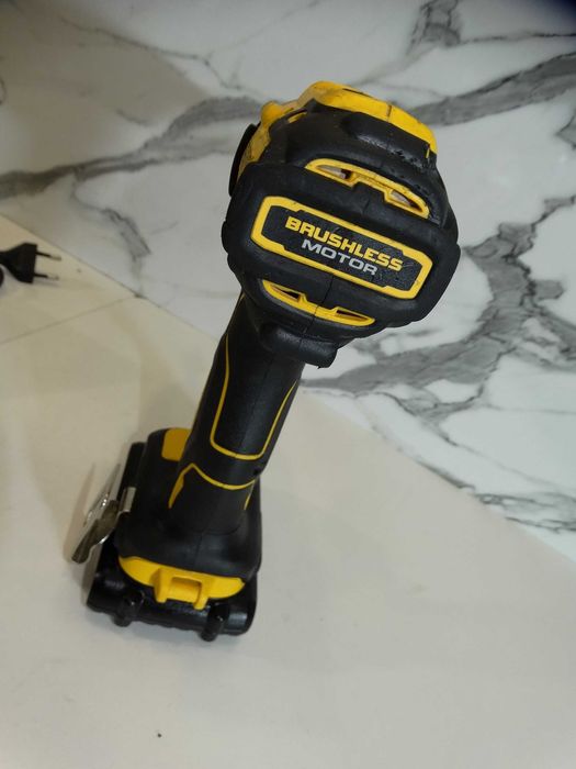 Dewalt DCD 708 - Компактен винтоверт