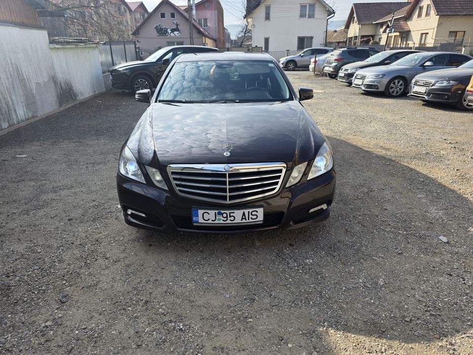 Vând Mercedes E250