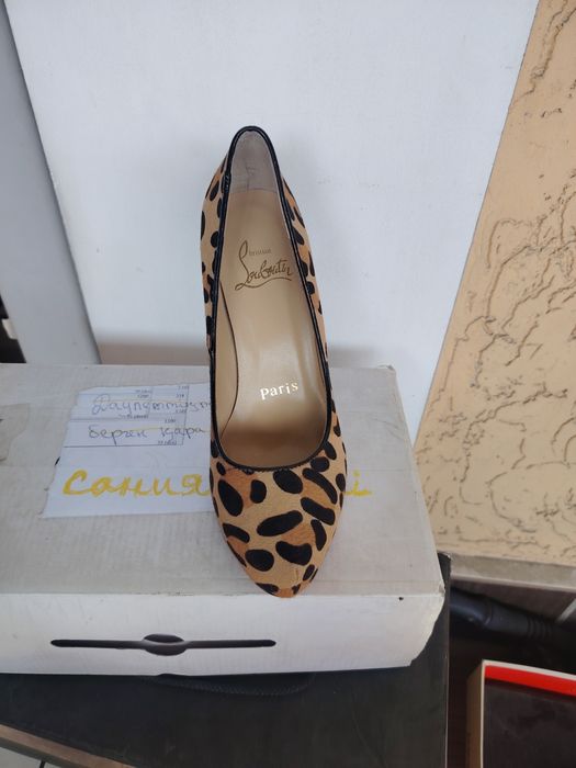 Продам новые туфли и кроссовки