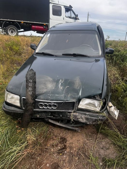 Продам машину Audi 100 c4
