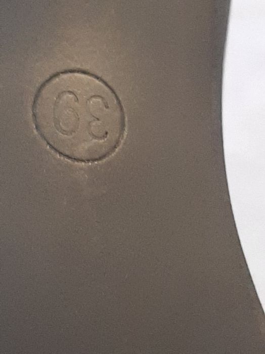 Vând sandale lac noi nr 39