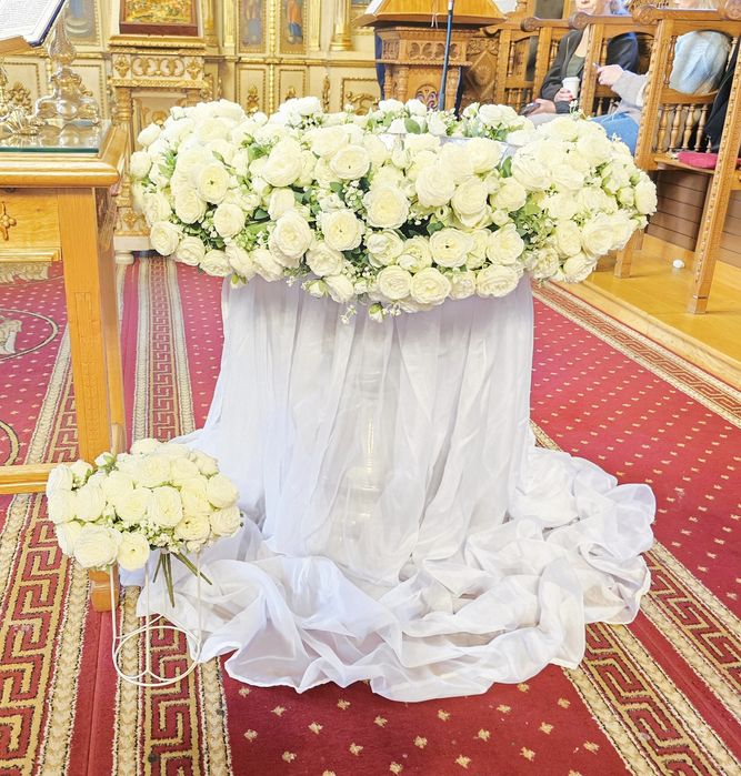 Decor flori - cristelniță  botez/ cununie