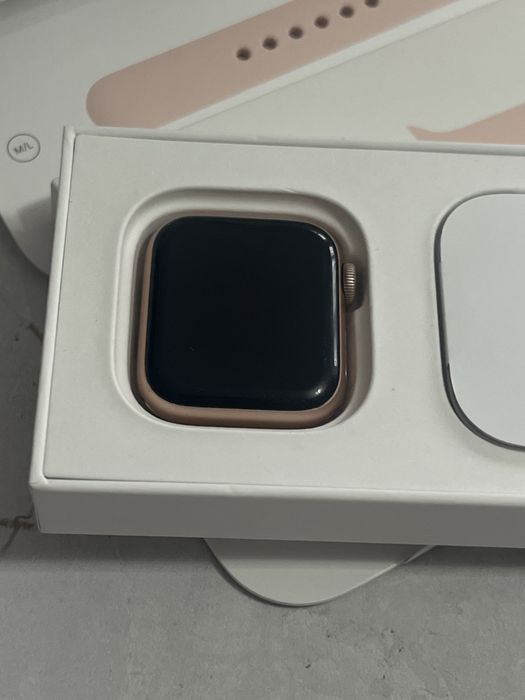 Apple watch series 6 40mm Gold