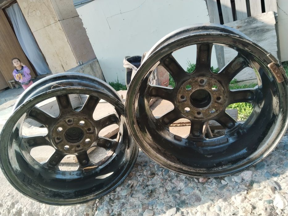 Продам титановые диски от Тойоты Королла и левая фара