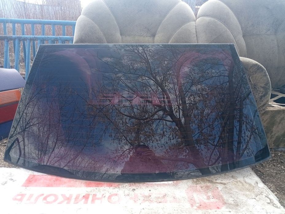 Балка гольф 3 венто, стекло заднее Венто.