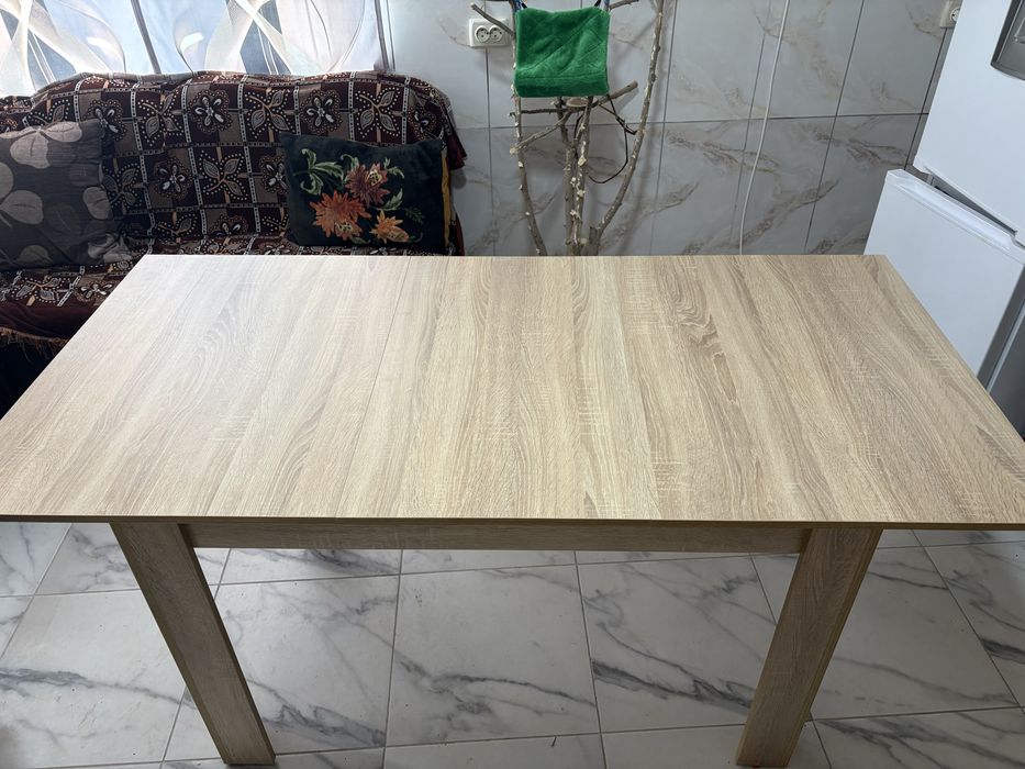 Незползвана трапезна маса