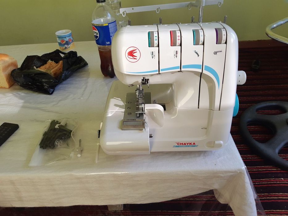 Щвейная машинка "Чайка 547" оверлок