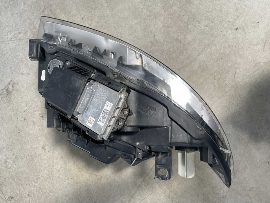far stanga xenon Bmw seria 1 E81 - E87 LCI facelift