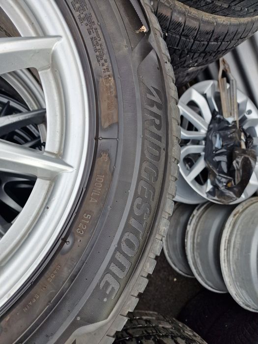 Гуми с Джанти за Mercedes GLE W166 235/65 R17 Bridgestone 2023