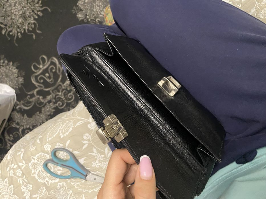 Продам кожанную барсетку
