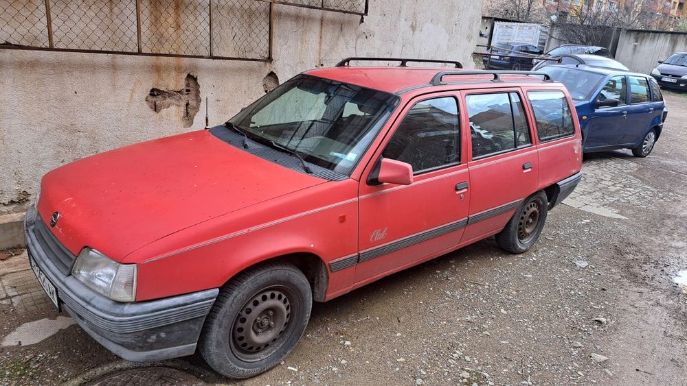 Кола Opel Kadett