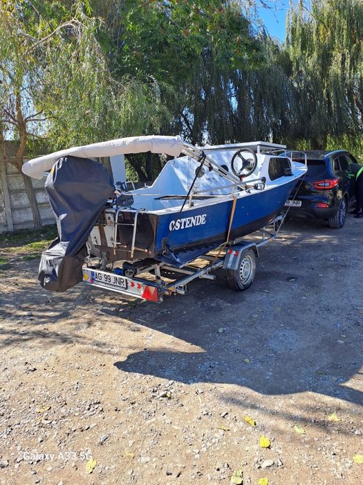 Vand barca semicabinata