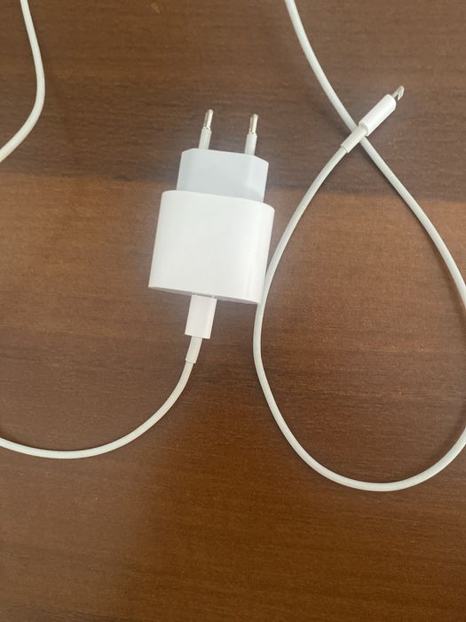 Продам зарядку на айфон оригинал