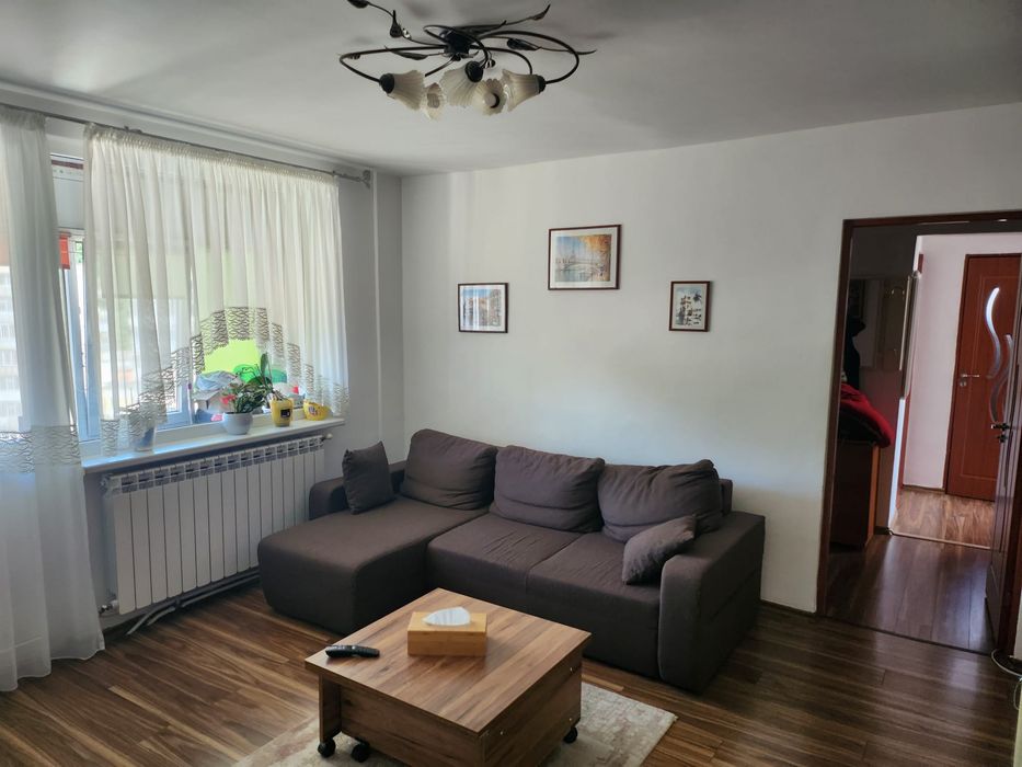 Vand apartament cu 3 camere centru