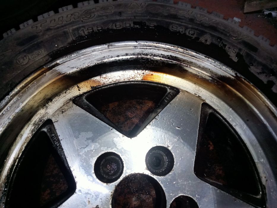 Продам Титанки с зимней резиной