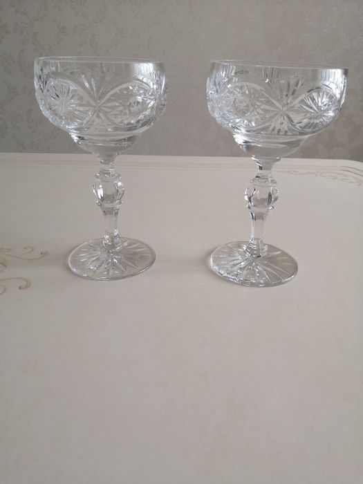 Продаётся Чешская хрустальные вазы