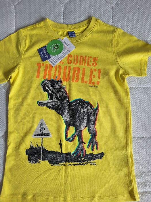 Tricouri, pantaloni și căciuli