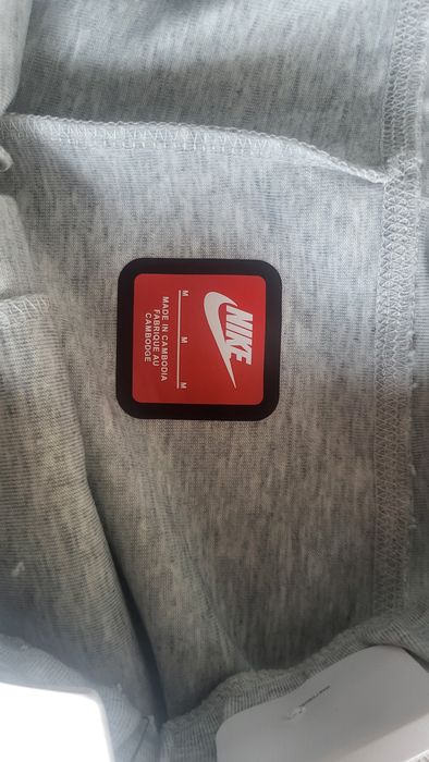 Pantaloni Nike Tech gri originali