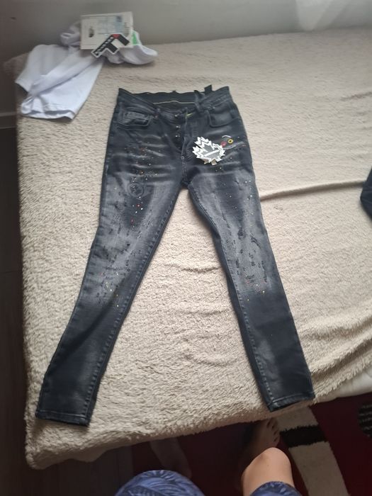 Vând blugi dsquared2