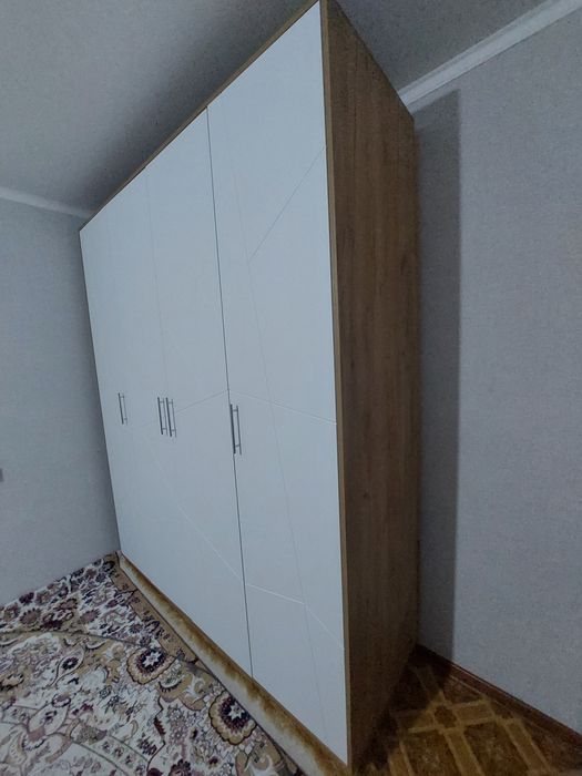Продаётся 4-х дверный шкаф