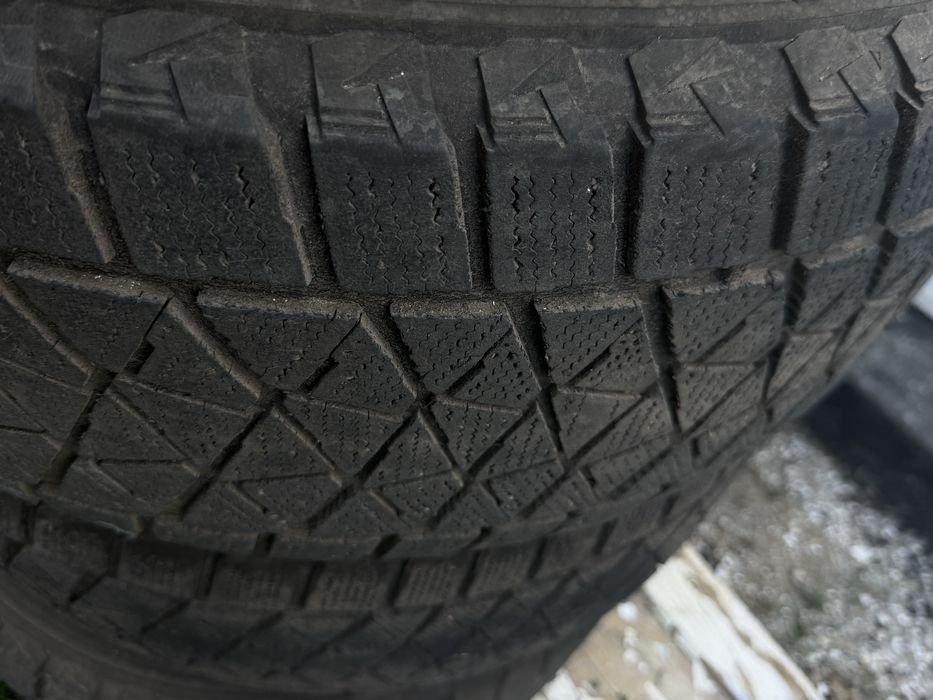 Bridgesone Blizzak DM-V2 285/60/R18