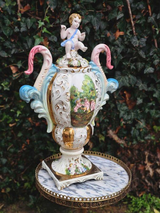 Комплект порцеланова урна и ваза - Capodimonte