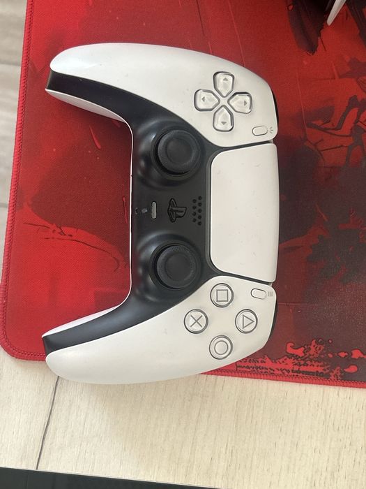Ps5  slim в отлично състояние без никакви проблеми