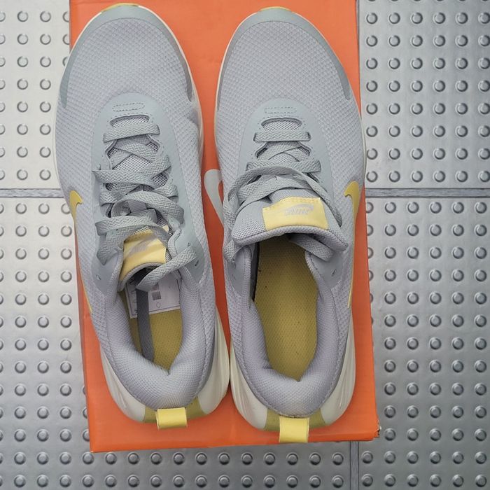 Маратонки    Nike