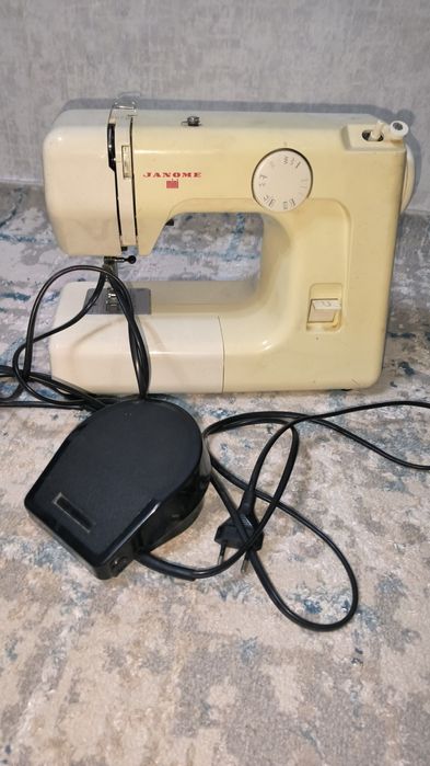 Швейная машинка Janome mini