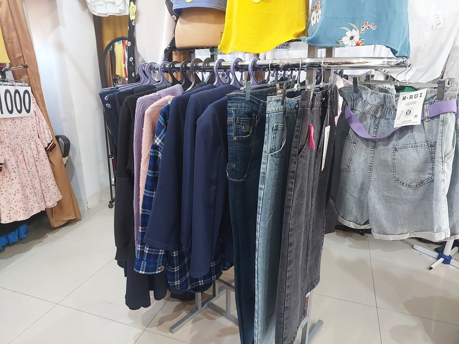 Продам стойку для одежды.