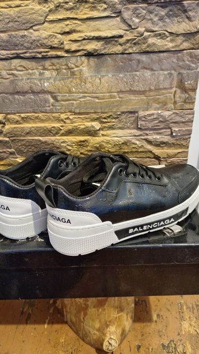 Продаются кроссовки