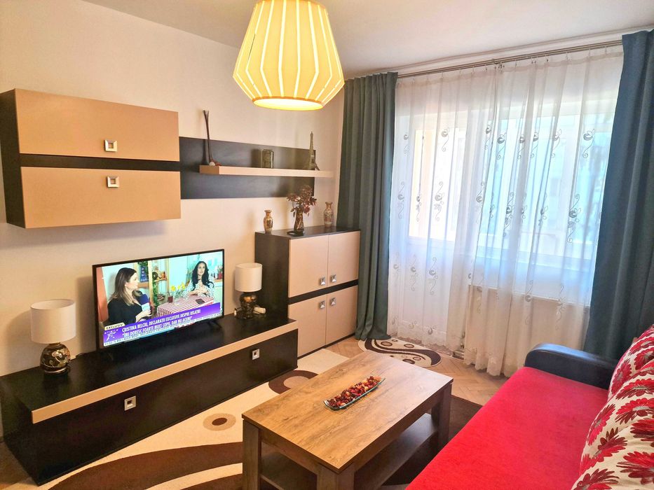 Inchiriez apartament cu 2 camere in Campina, renovat, central