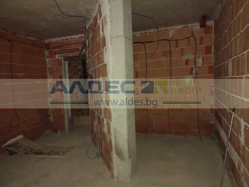 Продава имот, подходящ за преустройство, в луксозна сграда в Бояна!