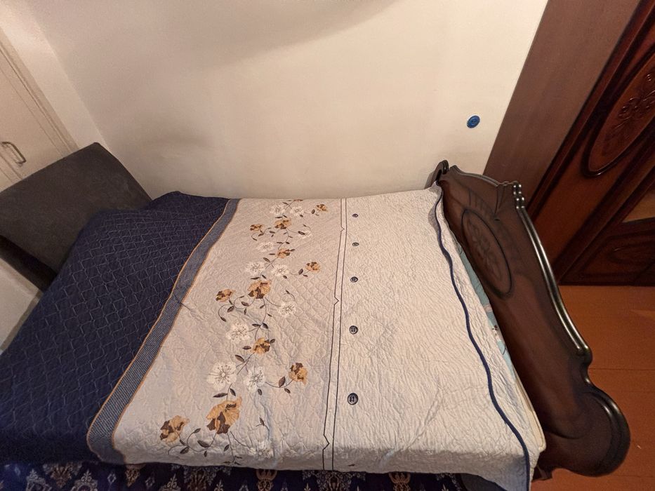 Продам двуспальную кровать с матрасом