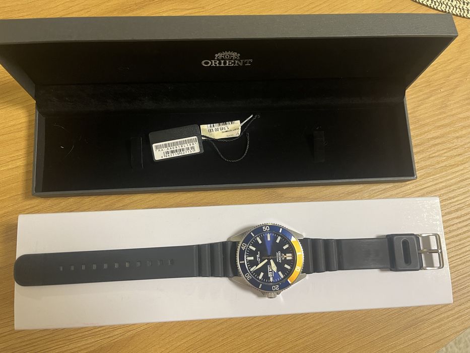 Ceas Orient automatic se incarca prin miscarea mainii