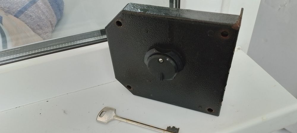 Продам замок наружный